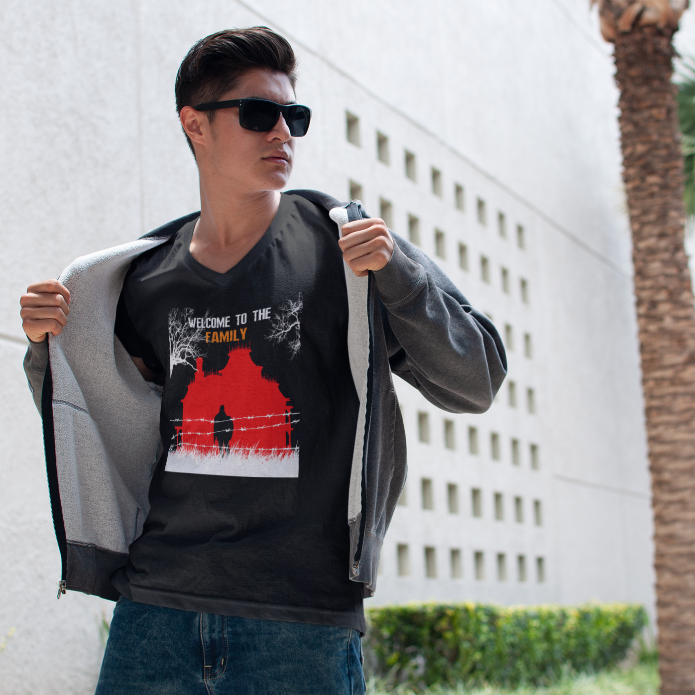 Resident Evil Men's V Tee - Welcome to the Family